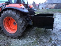 Kubota M7060 - przeciwwaga dla ładowacza