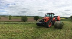 Kubota M7151 z prasą Kubota BV 5160