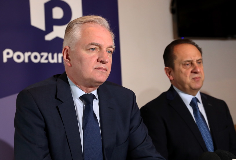 Prezes Porozumienia, wicepremier i minister nauki Jarosław Gowin (L) oraz Andrzej Gut Mostowy (P) podczas konferencji prasowej w Zakopanem /PAP