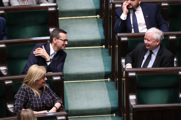 Mateusz Morawiecki i Jarosław Kaczyński w Sejmie /fot. Andrzej Iwanczuk /Reporter