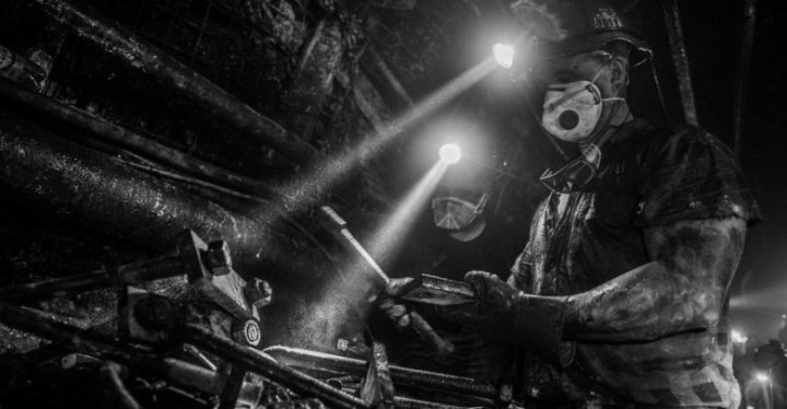 Jak wygląda praca górników pod ziemią? Zobacz zdjęcia. – TVS.pl