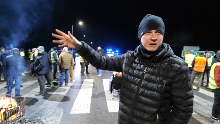 Może być zdjęciem przedstawiającym 7 osób, ogień i tłum