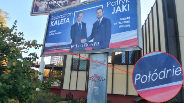 Uścisk dłoni nad błędem ortograficznym