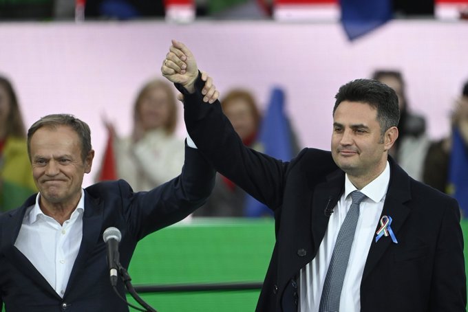 FPemHq-XIAEBp00?format=jpg&name=small