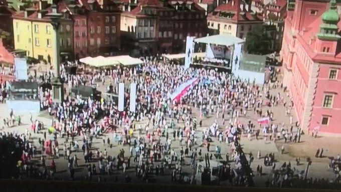 4x8eiAbvpVDSHEX1?format=jpg&name=small