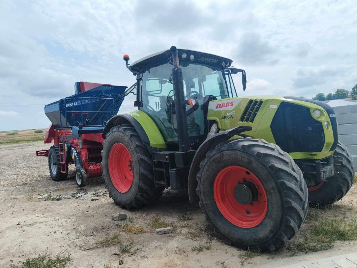 Może być zdjęciem przedstawiającym 1 osoba i kombajn