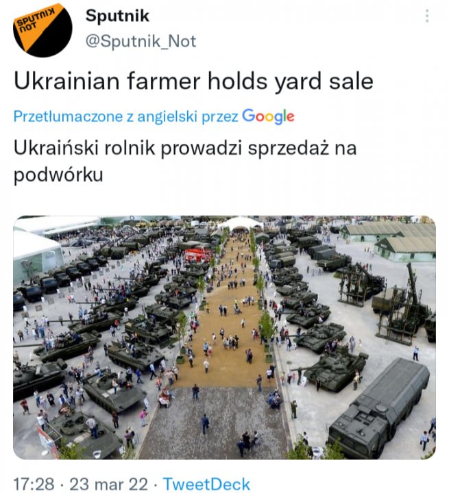 Może być zdjęciem przedstawiającym stoi i tekst „RT Sputnik @Sputnik_Not Ukrainian farmer holds yard sale Przetłumaczone z angielski przez Google Ukraiński rolnik prowadzi sprzedaż na podwórku 17:28・23 mar 22. TweetDeck”