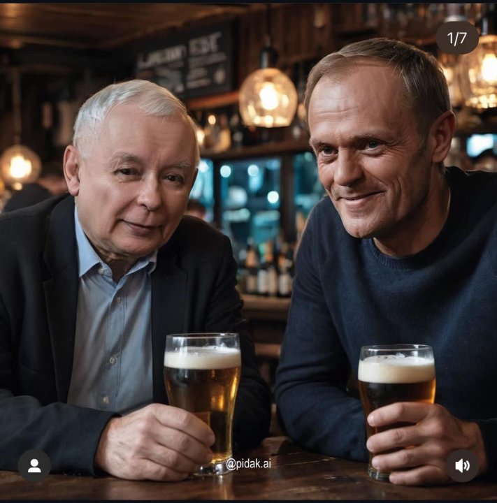 Może być zdjęciem przedstawiającym 2 osoby, napój i tekst