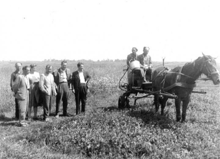 Znalezione obrazy dla zapytania: konny opryskiwacz