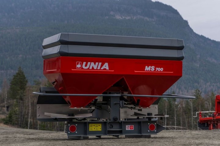 Ny UNIA MS 700 - Uniarm - Så og gjødsel - Jord - Skogbruk - Selges - AnLast  - (131087)