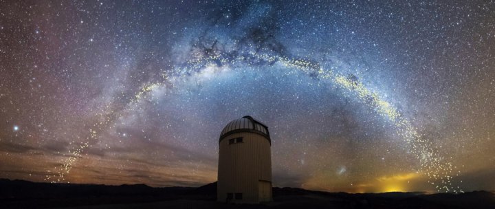Obserwatorium na tle gwiazd