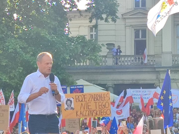 Szokujący plakat za Donaldem Tuskiem