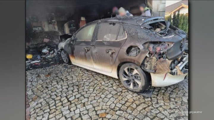 Może być zdjęciem przedstawiającym samochód i tekst