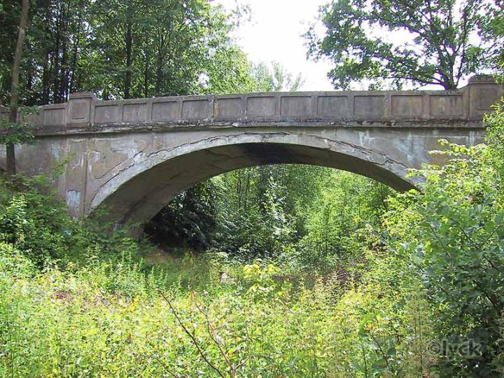 Plik:Skitno. Wiadukt z początków XX wieku.jpg