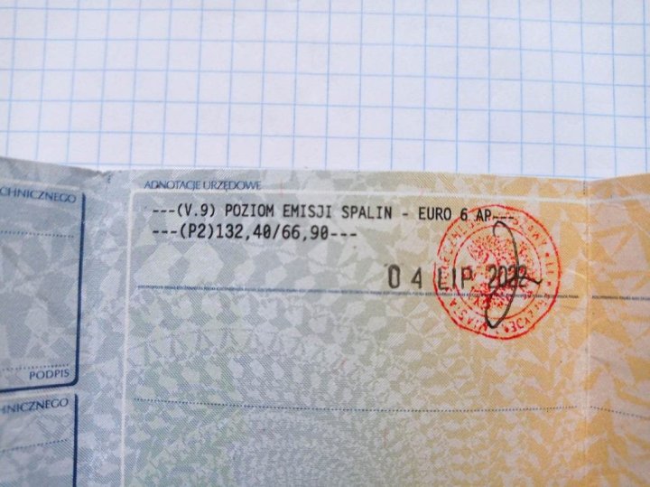 Zapis dotyczący poziomu emisji spalin w dowodzie rejestracyjnym