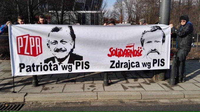 EWZonZSXQAEc1_a?format=jpg&name=small