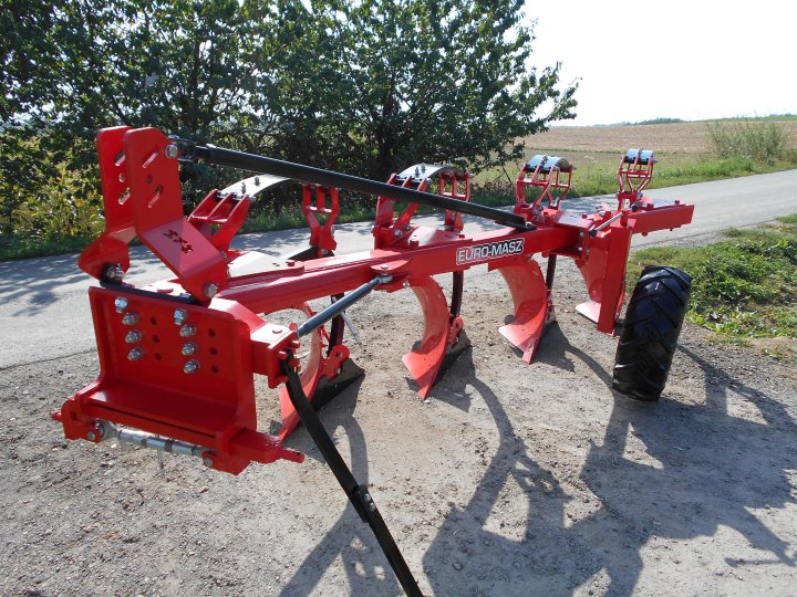 OD RĘKI Pług zagonowy resorowy 3/4/5 skib regulacja do 44/ EURO-MASZ