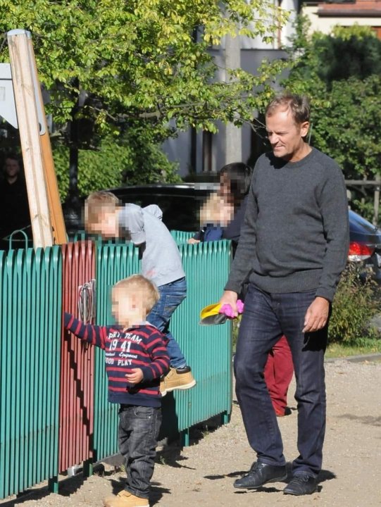 Może być zdjęciem przedstawiającym 4 osoby i dziecko