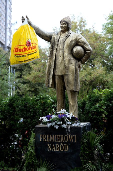 FfiknMWWIBISuY_?format=jpg&name=small