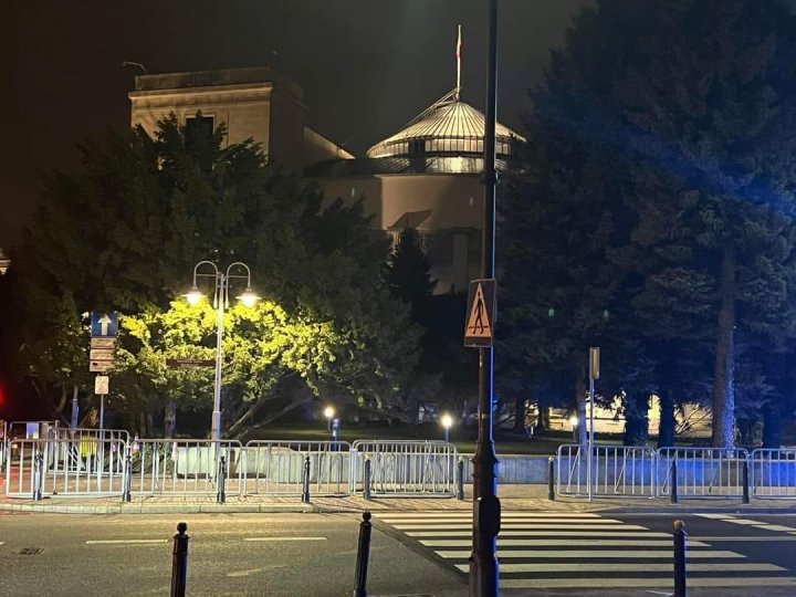 Może być zdjęciem przedstawiającym pomnik