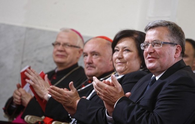 Kard. Nycz powinien odprawić Mszę za Komorowskiego | Tygodnik ...