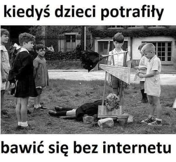 Może być zdjęciem przedstawiającym 2 osoby, ludzie stoją i tekst „kiedyś dzieci potrafiły bawić się bez internetu”