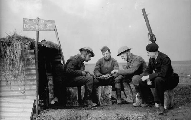 Francuscy i brytyjscy żołnierze przy stanowisku przeciwlotniczym, listopad 1939 r.