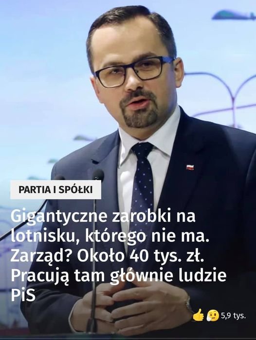 Może być zdjęciem przedstawiającym 1 osoba, stoi i tekst „PARTIA I SPÓŁKI Gigantyczne zarobki na lotnisku, którego nie ma. Zarząd? Około 40 tys. zł. Pracują tam głównie ludzie PiS 5,9 tys.”