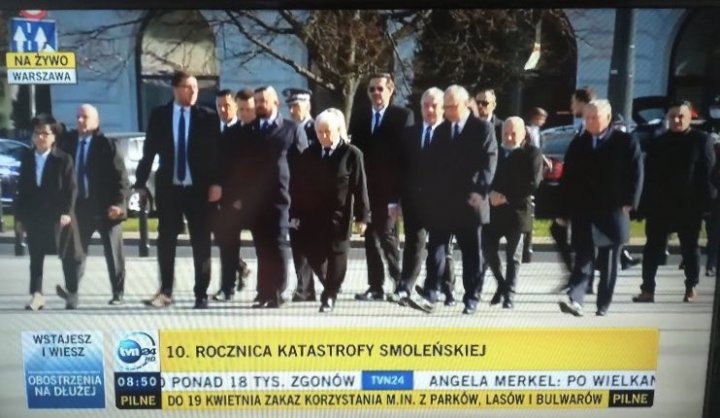 EVQit2yX0AEMVE5?format=jpg&name=900x900