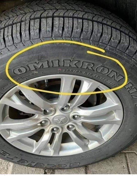 Może być zdjęciem przedstawiającym samochód