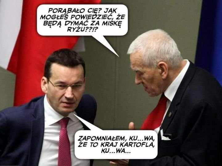 Może być zdjęciem przedstawiającym 2 osoby i tekst „PORĄBAŁO CIĘ? JAK MOGŁES POWIEDZIEĆ, ŻE BĘDĄ DYMAĆ ZA MISKĘ RYŻU??!? ZAPOMNIAŁEM, KU...WA, WA, ŻE TO KRAJ KARTOFLA, KU...WA... KU..”