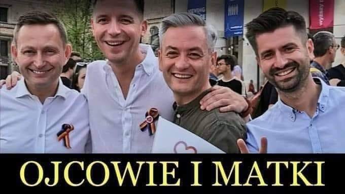 Może być zdjęciem przedstawiającym 3 osoby i tekst „OJCOWIE I MATKI”