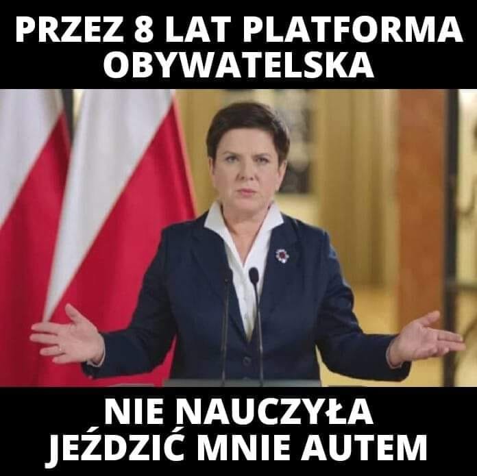 Może być zdjęciem przedstawiającym 1 osoba i tekst „PRZEZ 8 LAT PLATFORMA OBYWATELSKA NIE NAUCZYŁA JEŻDZIĆ MNIE AUTEM”