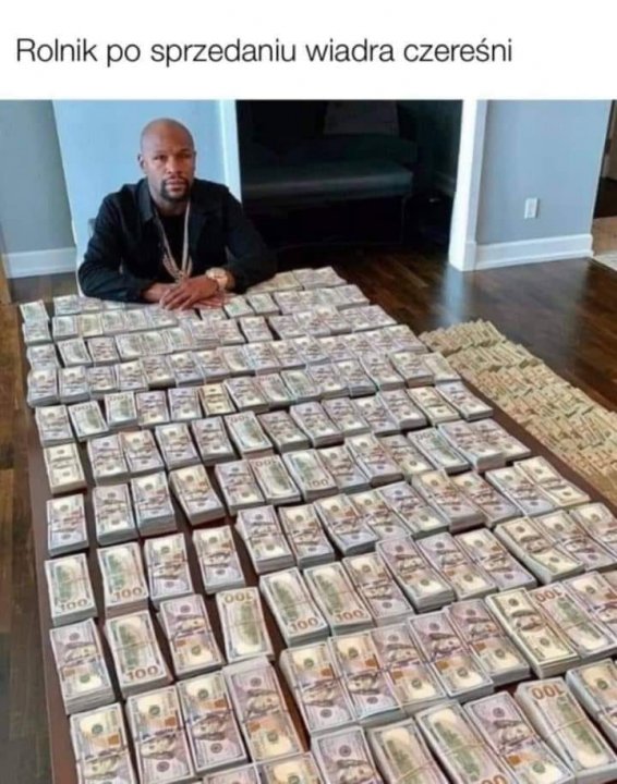 Może być zdjęciem przedstawiającym 1 osoba, pieniądze i tekst „Rolnik po sprzedaniu wiadra czereśni 100 Oon 100 100 100 O00”