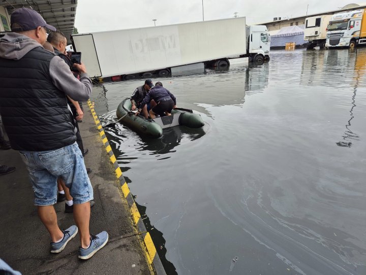 Może być zdjęciem przedstawiającym 3 osoby