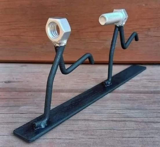 Może być zdjęciem przedstawiającym wieszak na ręczniki