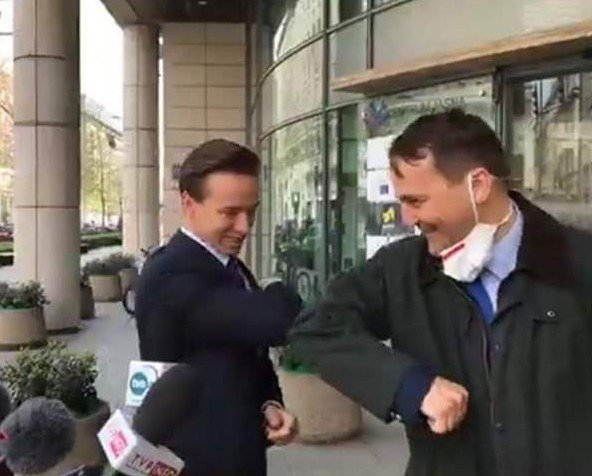 95579033_733929644016746_310918428794185