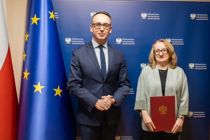 Może być zdjęciem przedstawiającym 2 osoby i tekst „two tury tury Ministerstwo Infrastruktury 不葉 Ministerstwo Infrastruktury Ministerstwo Infrastruktury Ministerstwo Infrastruktury Ministerstwo Infrastruktury Ministerstwo Infrastruktury ฌจ atury WMe Mink 0 nfrastruktury Ministerstwo”