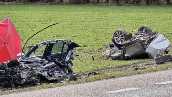 Może być zdjęciem przedstawiającym samochód i droga