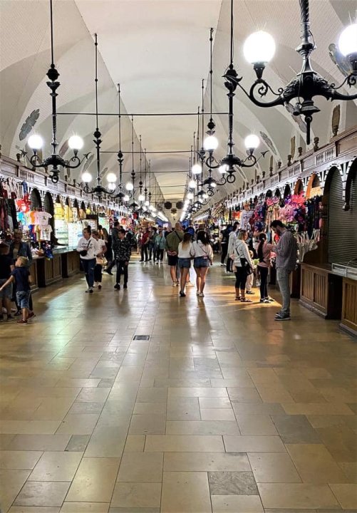 Może być zdjęciem przedstawiającym 6 osób