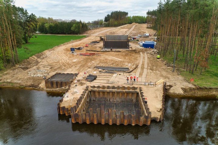 | Zdjęcie dotyczy Już budują nowy most na Bugu (fotorelacja) zostało dodane przez Życie Sokołowa - w dniu 2024-04-19 id nr: 4102448 |