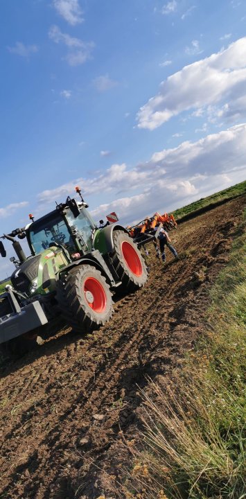 Może być zdjęciem przedstawiającym 2 osoby i na świeżym powietrzu