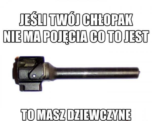 Może być memem przedstawiającym tekst „JEŚLI TWÓJ CHŁOPAK NIE MA POJĘCIA cO TO JEST TO MASZ DZIEWCZYNE”