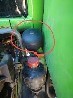 Deutz Fahr Agrotron 4.85 - hamulce nie odpuszczają, co może być przyczyną?