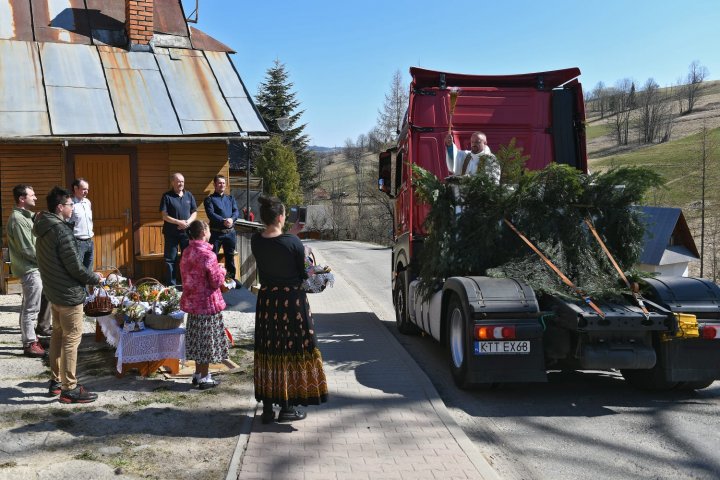 EVUTuTgXsAAOOnw?format=jpg&name=large