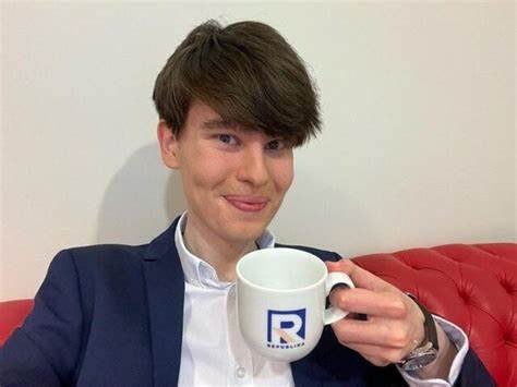 Zobacz szczegóły powiązanego obrazu. Nowa gwiazda telewizji? Młody działacz PiS dostał swój program – Wprost