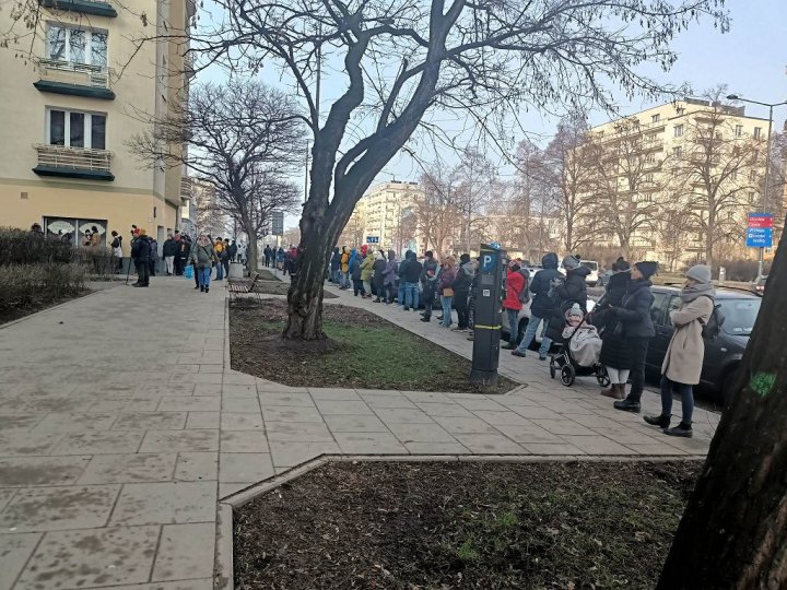 Kolejka do pączków na Górczewskiej