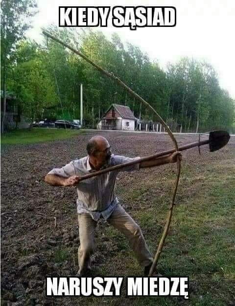 Obraz moÅ¼e zawieraÄ: co najmniej jedna osoba, tekst i na zewnÄtrz