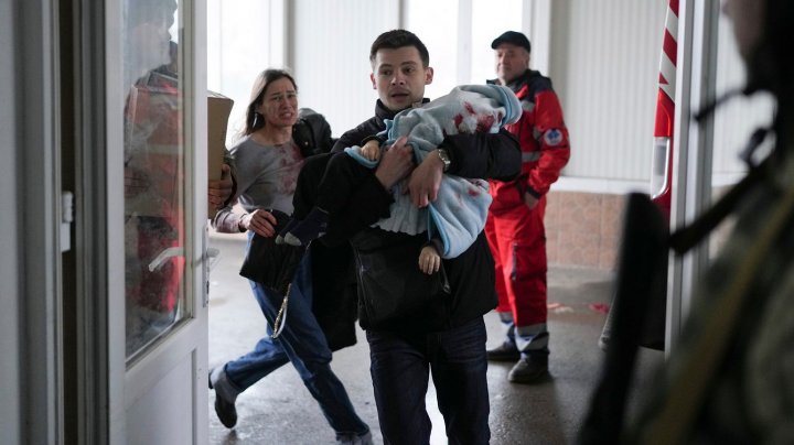 18-miesięczne dziecko zmarło po rosyjskim ostrzale Mariupola. Zdjęcia łamią  serce