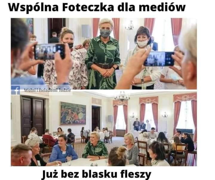Może być memem przedstawiającym 15 osób, ludzie stoją i tekst „Wspólna Foteczka dla mediów Woinl Åwiadomi tudzie 20 Już bez blasku fleszy”